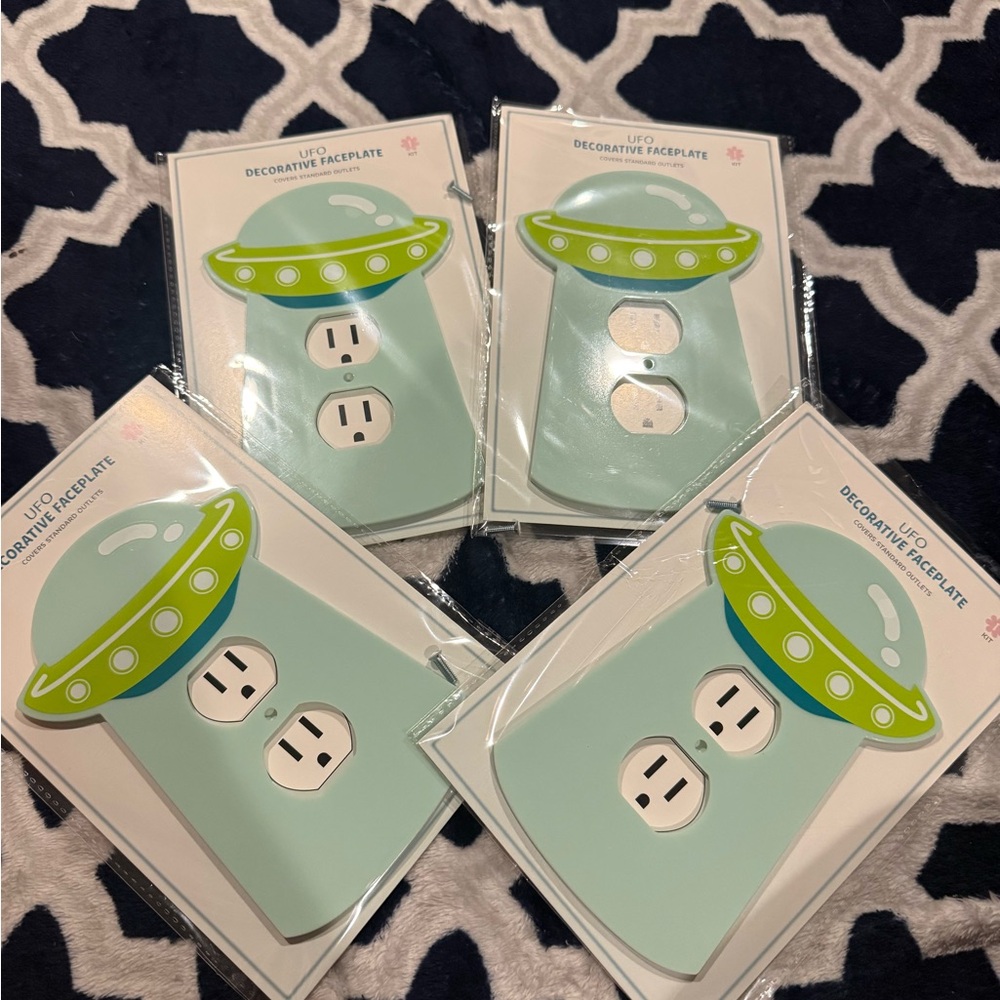 FOUR NEW UFO outlet plate
